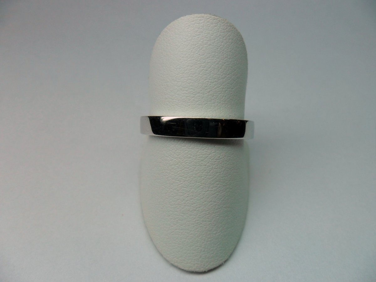 Basic Ring Wide White Gold